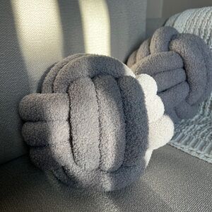 Gray Knot Pillows(set of 2)